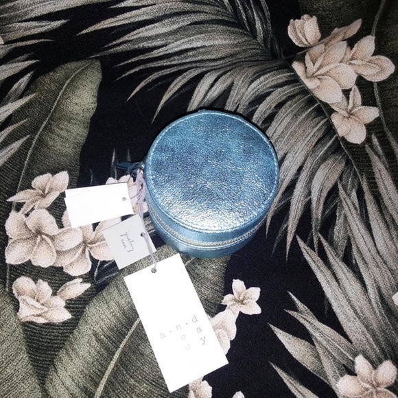 NWT Mini Blue Jewelry Case - Picture 2 of 6